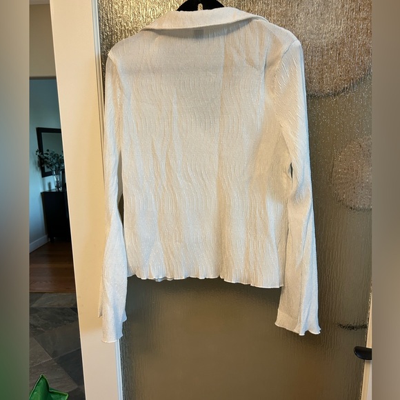 NWOT White Bell Sleeve Blouse - Picture 8 of 8